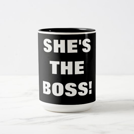 ZE IS HET BOSS TWEEKLEURIGE KOFFIEMOK (Center)
