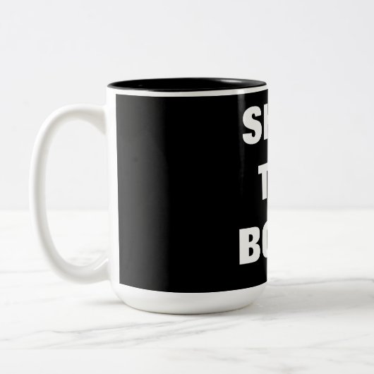 ZE IS HET BOSS TWEEKLEURIGE KOFFIEMOK (Links)