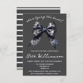 Ze is het knopen van de Gothic Coquette Vrijgezell Kaart (Voorkant / Achterkant)