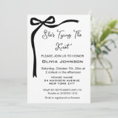 Ze is het strikken van Knot Black Bow Border Vrijg Kaart (Staand voorkant)