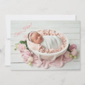 Ze is hier roze meisje Gingham Cute Modern Birth Aankondiging (Voorkant)