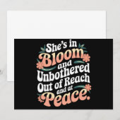 Ze is in bloei en ongestoord buiten bereik en kaart (Voorkant / Achterkant)