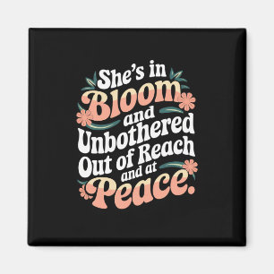 Ze is in bloei en ongestoord buiten bereik en magneet