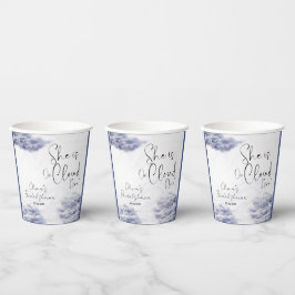 Ze is in de wolk negen papieren bekers