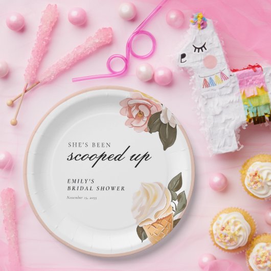 Ze is in het Vrijgezellenfeest opgeslokt. Papieren Bordje (Feest)