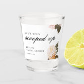 Ze is in het Vrijgezellenfeest opgeslokt. Shot Glas (Voorkant)