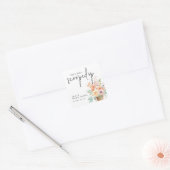 Ze is in het Vrijgezellenfeest opgeslokt. Vierkante Sticker (Envelop)