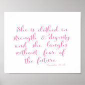 Ze is in kracht gekleed - bijbelvers - roze poster (Voorkant)