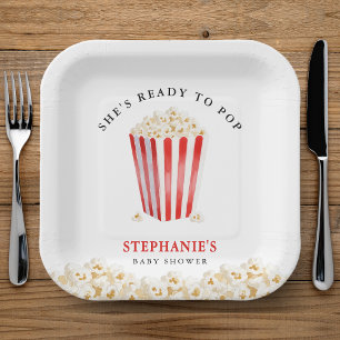 Ze is klaar om Baby shower Popcorn te Poppen Papieren Bordje