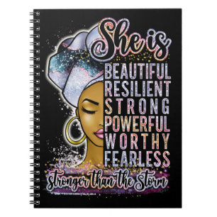 Ze is koningin zwart melanine vrouw bruin huid notitieboek