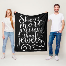 Ze is kostbaarder dan Jewels Spreuken Zwart Fleece Deken