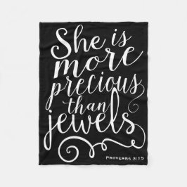 Ze is kostbaarder dan Jewels Spreuken Zwart Fleece Deken