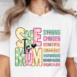 Ze is mama, Christelijke verzen Moederdag cadeau T-shirt