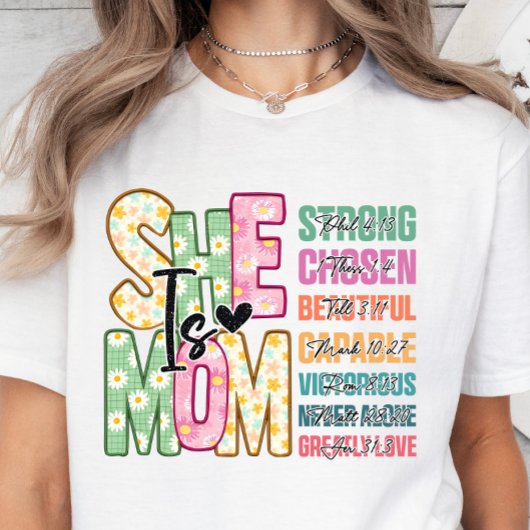 Ze is mama, Christelijke verzen Moederdag cadeau T-shirt