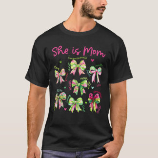 Ze is mama Coquette Boog Gelukkige Moederdag 2025 T-shirt