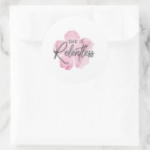 Ze is meedogenloze Sticker (Tas)