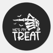 Ze is mijn Trick Halloween Skeleton Co. Ronde Sticker (Voorkant)