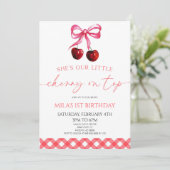 Ze is onze kleine kers op de boog verjaardagsfeest kaart (Staand voorkant)