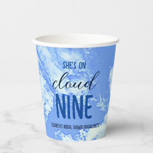 Ze is op de cloud negen! Vrijgezellenfeest/Bachelo Papieren Bekers (Voorkant)