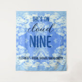 Ze is op de cloud negen! Vrijgezellenfeest/Bachelo Wandkleed (Voorkant)