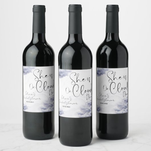 Ze is op de cloud van negen vrijgezellenfeesten wijn etiket (Flessen)