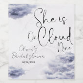 Ze is op de cloud van negen vrijgezellenfeesten wijn etiket (Enkel label)