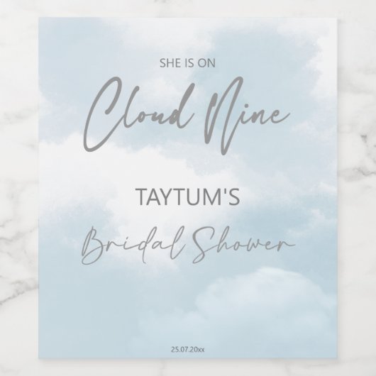 Ze is op de cloud van negen vrijgezellenfeesten wijn etiket (Enkel label)