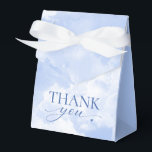 Ze is op de wolken Blauw Dank je Bedankdoosjes<br><div class="desc">Dit ontwerp voor een bruidsdouche bevat etherische wolken met moderne tekst</div>