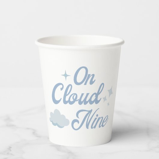 Ze is op vrijgezellenfeest Cloud 9 Papieren Bekers (Achterkant)