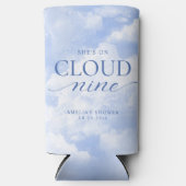 Ze is op wolk negen blauwe bruids douche seltzer blikjeskoeler (Voorkant)