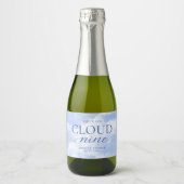 Ze is op wolk negen blauwe bruidsdouche sparkling wijnetiket (Voorkant)