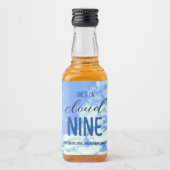 Ze is op wolk negen! Bruids douche/ Afscheidsfeest Likeurfles Etiket (Voorkant)