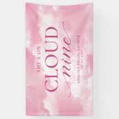 Ze is op wolk negen roze bruidsdouche spandoek (Verticaal)