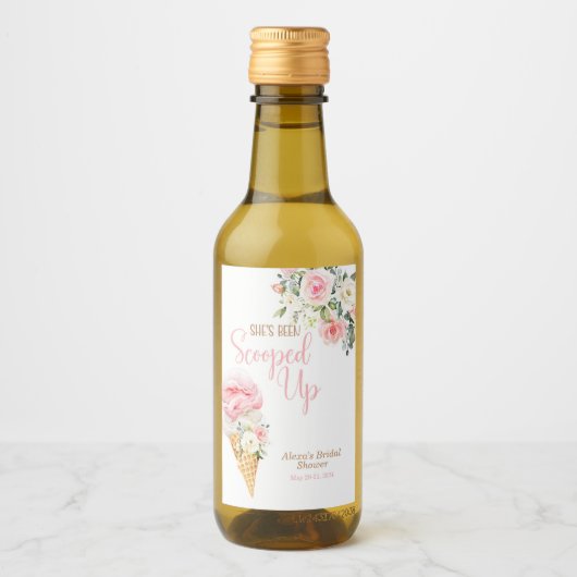 Ze is opgepakt Aangepaste MINI Wijn Etiket (Voorkant)