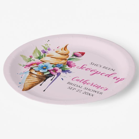 Ze is opgeslokt met ijscream-Vrijgezellenfeest Papieren Bordje (Gekanteld)