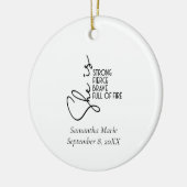 Ze is sterk-Brave Fierce Full Fire gepersonaliseer Keramisch Ornament (Links)