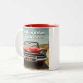 Ze is terug!!!! tweekleurige koffiemok (Voorkant links)