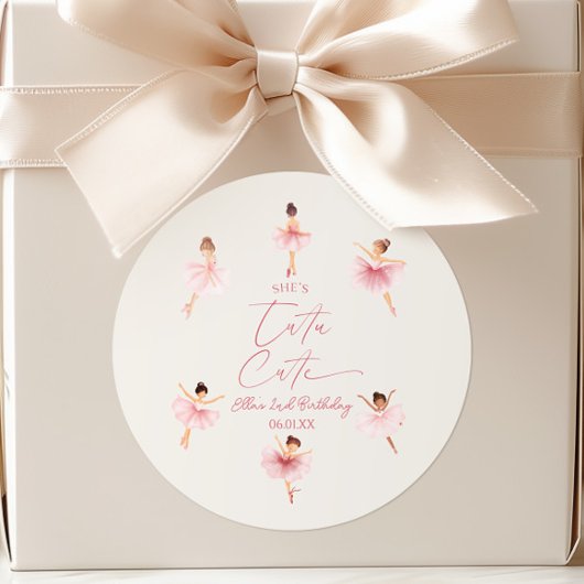 Ze is Tutu Schattigee Roze Ballerina 2e verjaardag Ronde Sticker