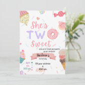 Ze is twee lieve verjaardagsuitnodiging kaart (Staand voorkant)