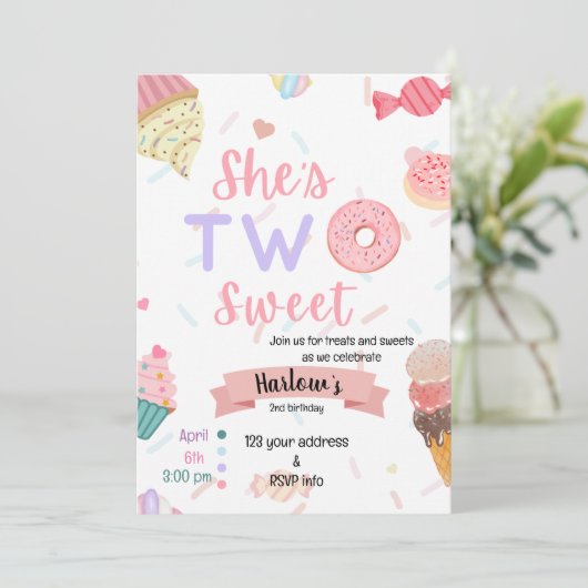 Ze is twee lieve verjaardagsuitnodiging kaart (Staand voorkant)