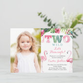 Ze is TWO wild Flamingo Birthday Party PhotoCard Kaart (Staand voorkant)