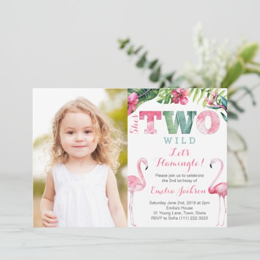 Ze is TWO wild Flamingo Birthday Party PhotoCard Kaart (Staand voorkant)