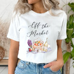 Ze is van de markt Boerengroentemarkt Bruidsborrel T-shirt<br><div class="desc">Introductie van onze charmante "Ze is van de markt" bruidsfeestcollectie! Deze charmante suite heeft een speels boerenmarktthema, perfect voor het vieren van de aanstaande bruid. Met zijn whimische fruit-, wijn- en voedselillustraties samen met een gezellig picknickontwerp, zet deze suite de toon voor een leuk en stijlvol samenzijn. Deze suite vangt...</div>