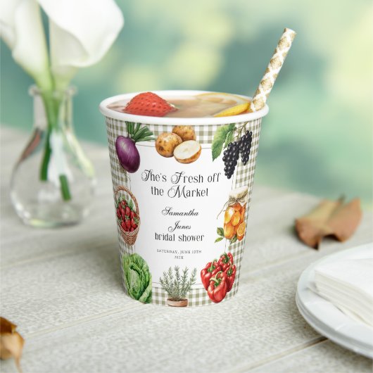 Ze is vers van de markt Gingham bruidsdouche Papieren Bekers (Insitu)