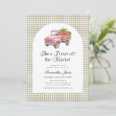 Ze is vers van de markt Gingham Bruidsmeisjesfeest Kaart (Staand voorkant)
