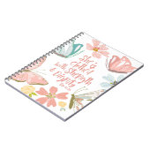 Ze is voorzien van Sterkte- en Dignity-spreekwoord Notitieboek (Linkerzijde)