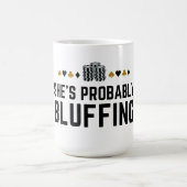 Ze is waarschijnlijk bluffen - Grappig Poker Pun D Magische Mok (Midden)