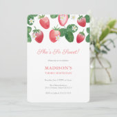 Ze is zo lief aardbeien picknick verjaardagsfeestj kaart (Staand voorkant)