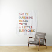 Ze is zonneschijn vermengd met een kleine orkaan wandkleed (In situ)