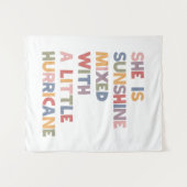 Ze is zonneschijn vermengd met een kleine orkaan wandkleed (Voorkant (horizontaal))